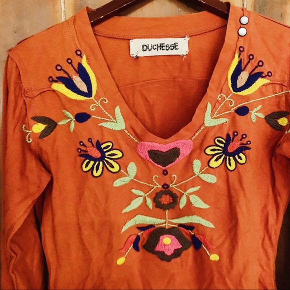 Embroidered blouse - Picture 2 of 2
